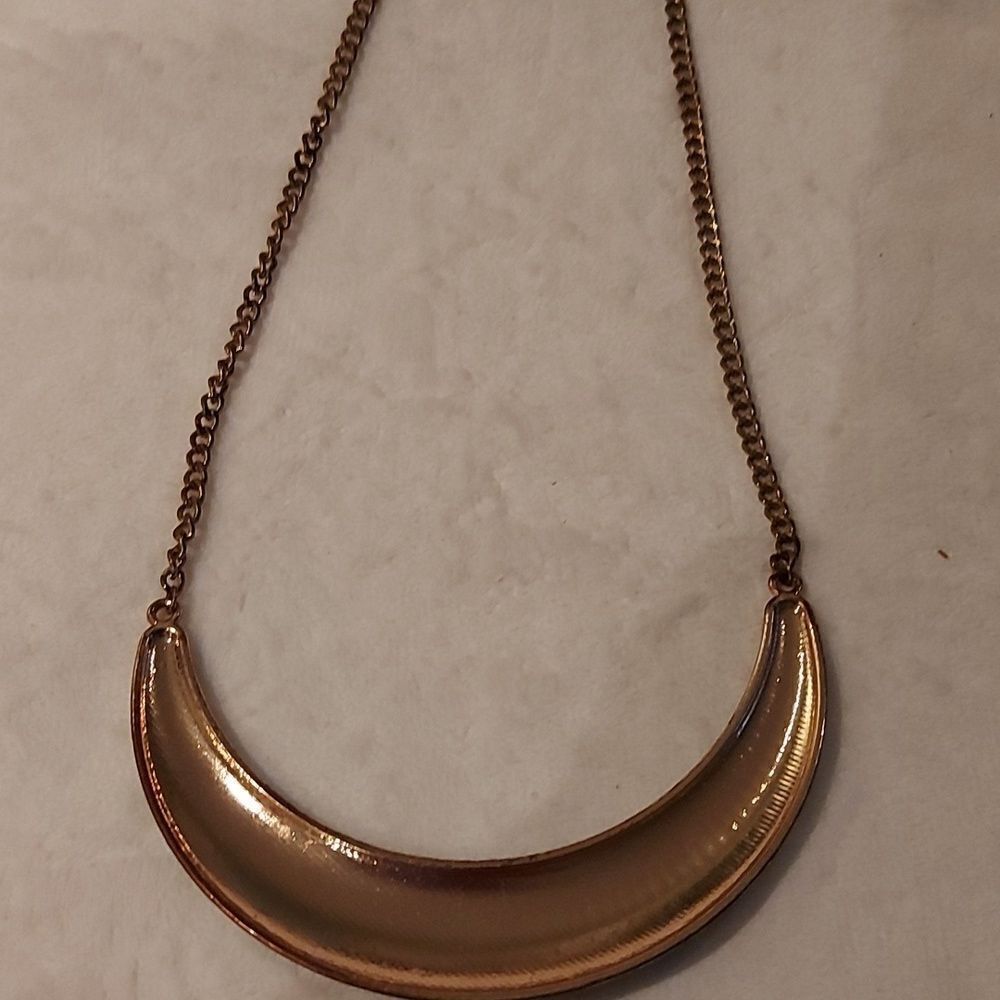 4 Various Necklaces - Picture 9 of 11